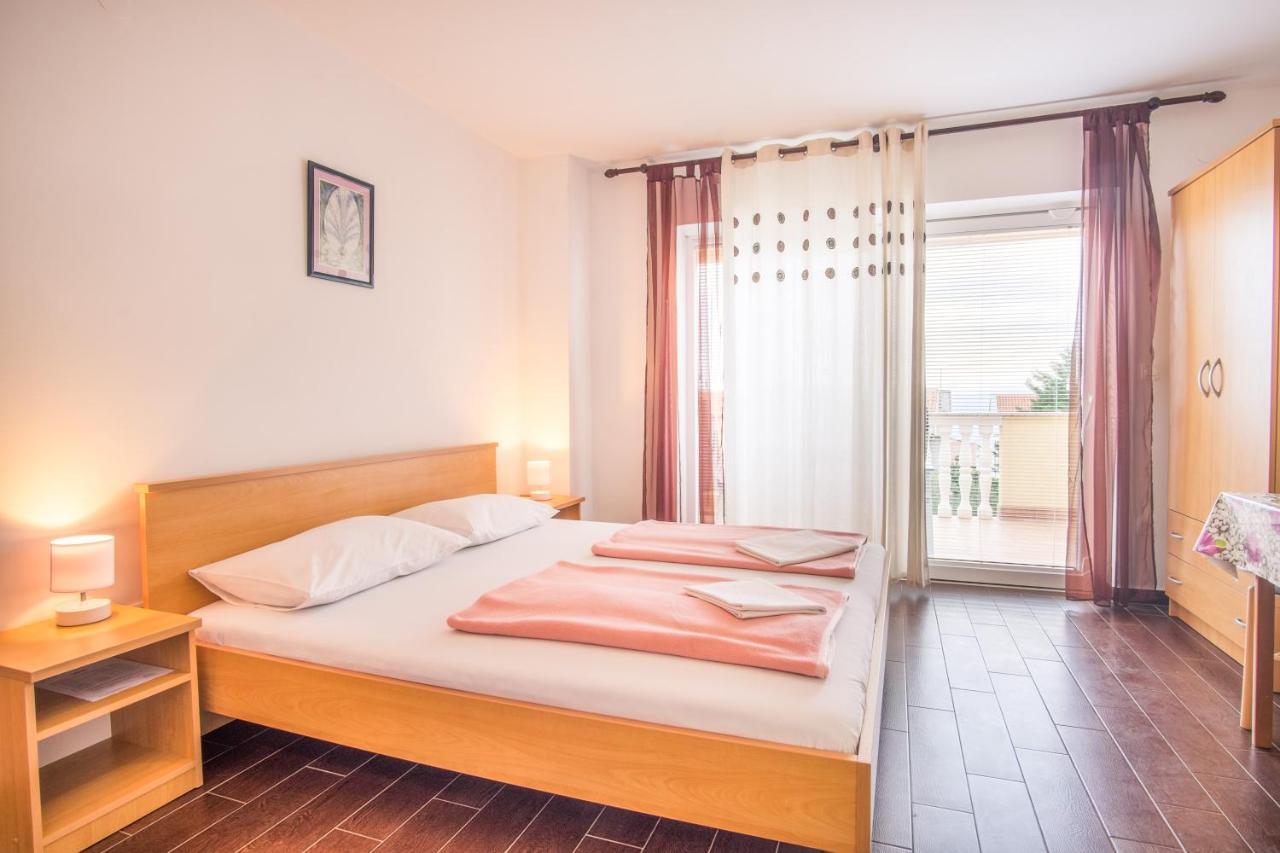 Apartments Bogdanic Krk I Кърк Екстериор снимка