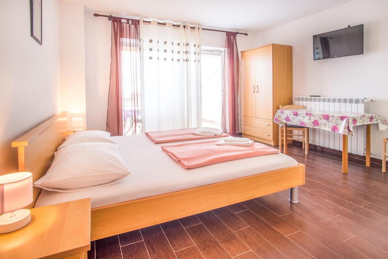 Apartments Bogdanic Krk I Кърк Екстериор снимка