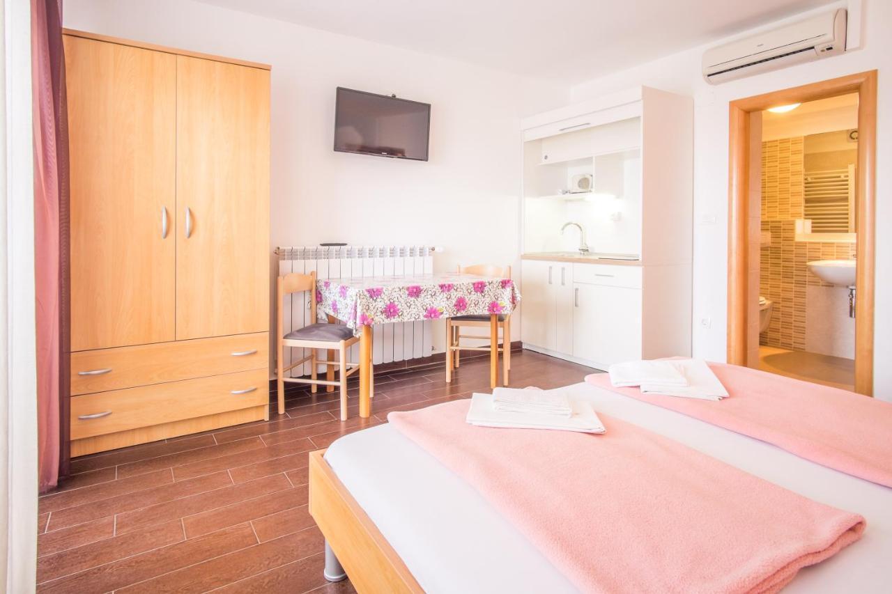 Apartments Bogdanic Krk I Кърк Екстериор снимка