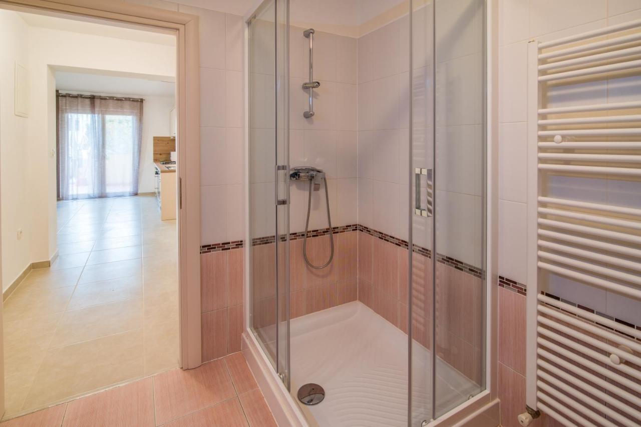 Apartments Bogdanic Krk I Кърк Екстериор снимка